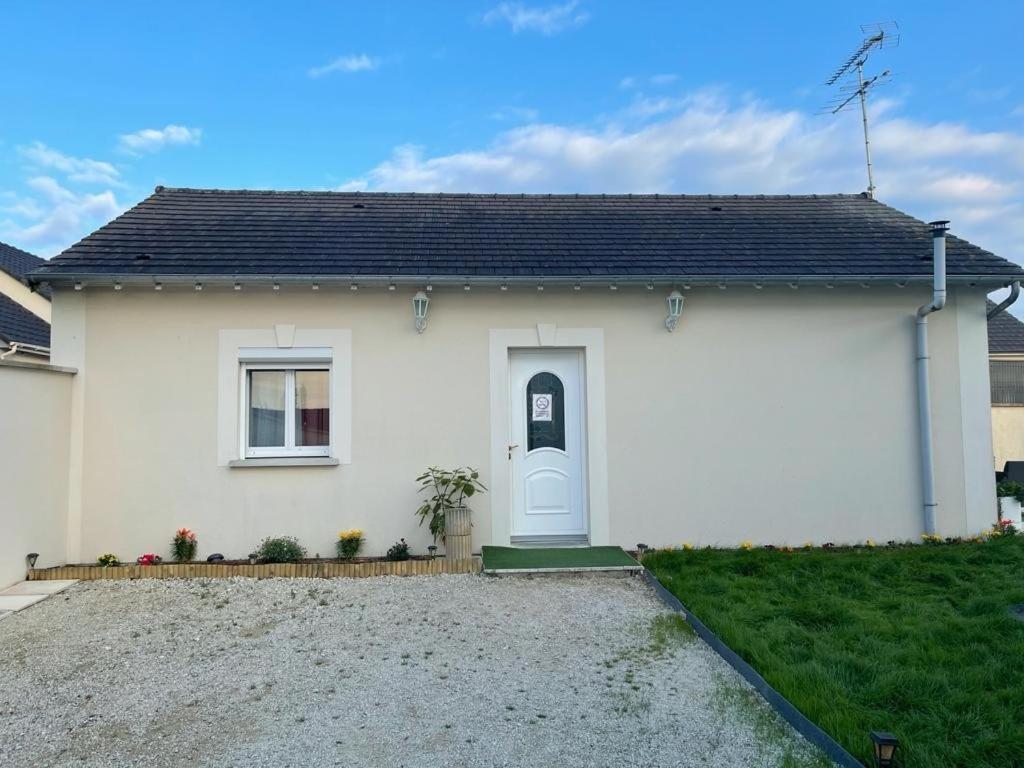 Charmante Maison Au Calme Sainte-Maure Zewnętrze zdjęcie